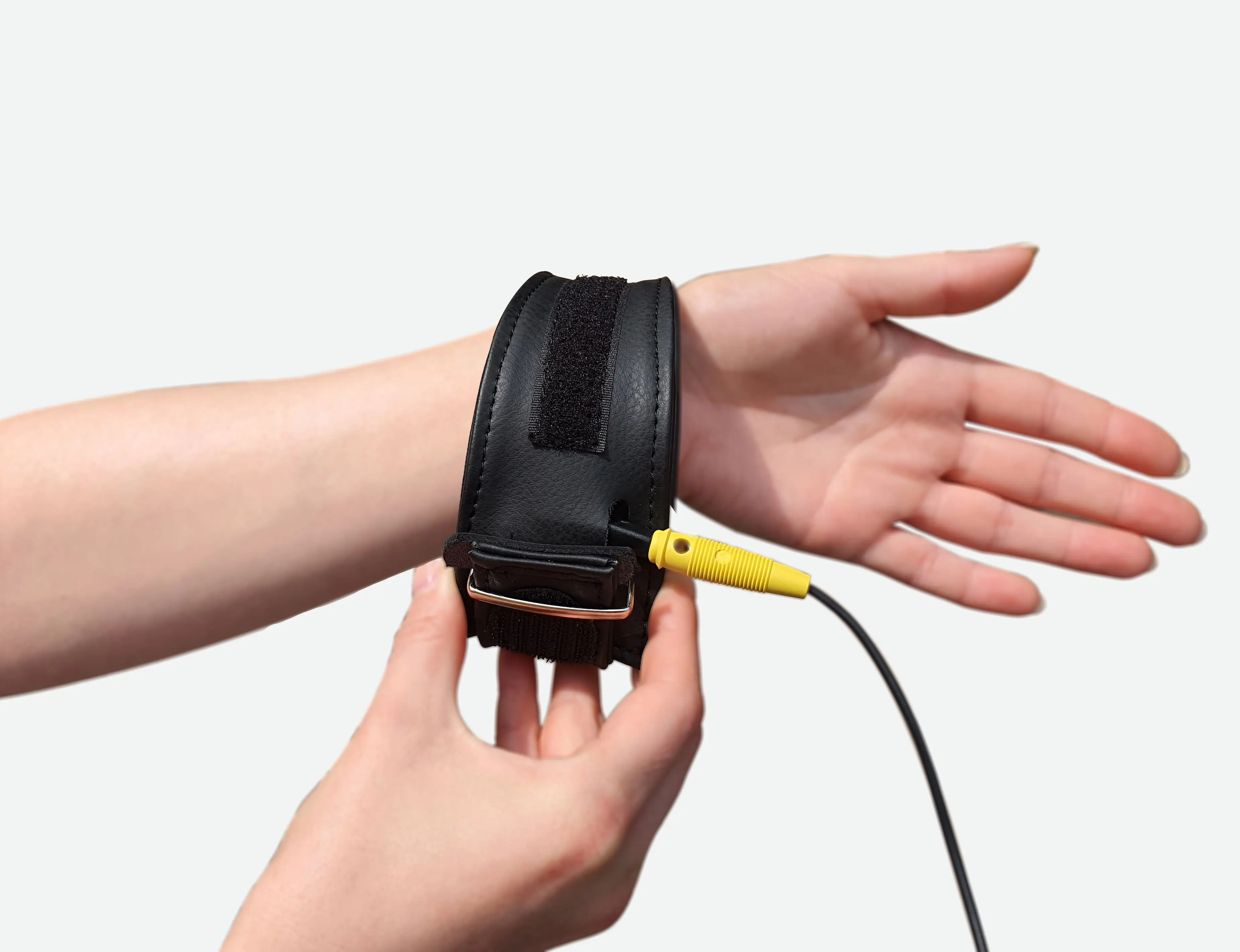 NUCLEUS wrist harness connection